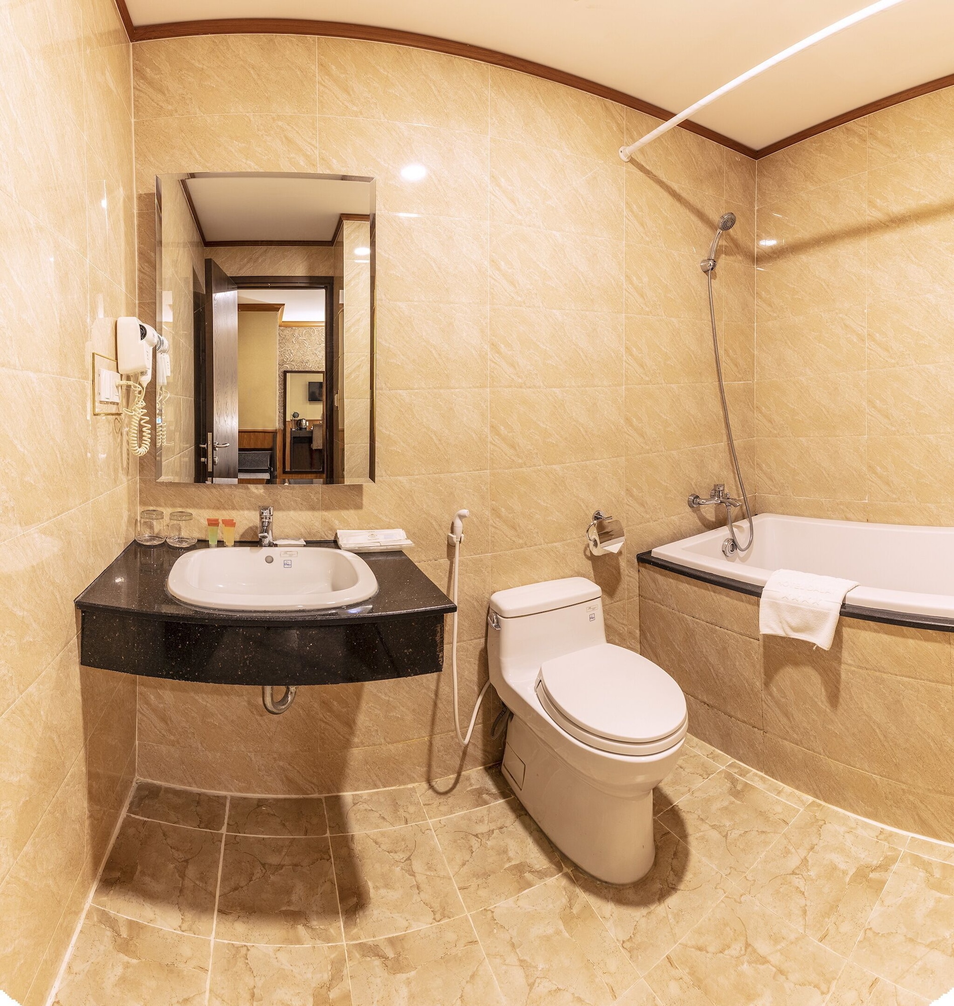 غرفة سوبيريور بسرير مزدوج، Kings Hotel Dalat 3/3