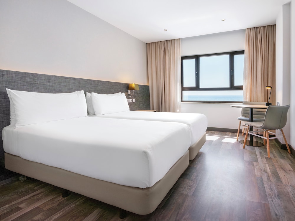 Hotel Cadiz Paseo Del Mar Affiliated By Melia 8/68