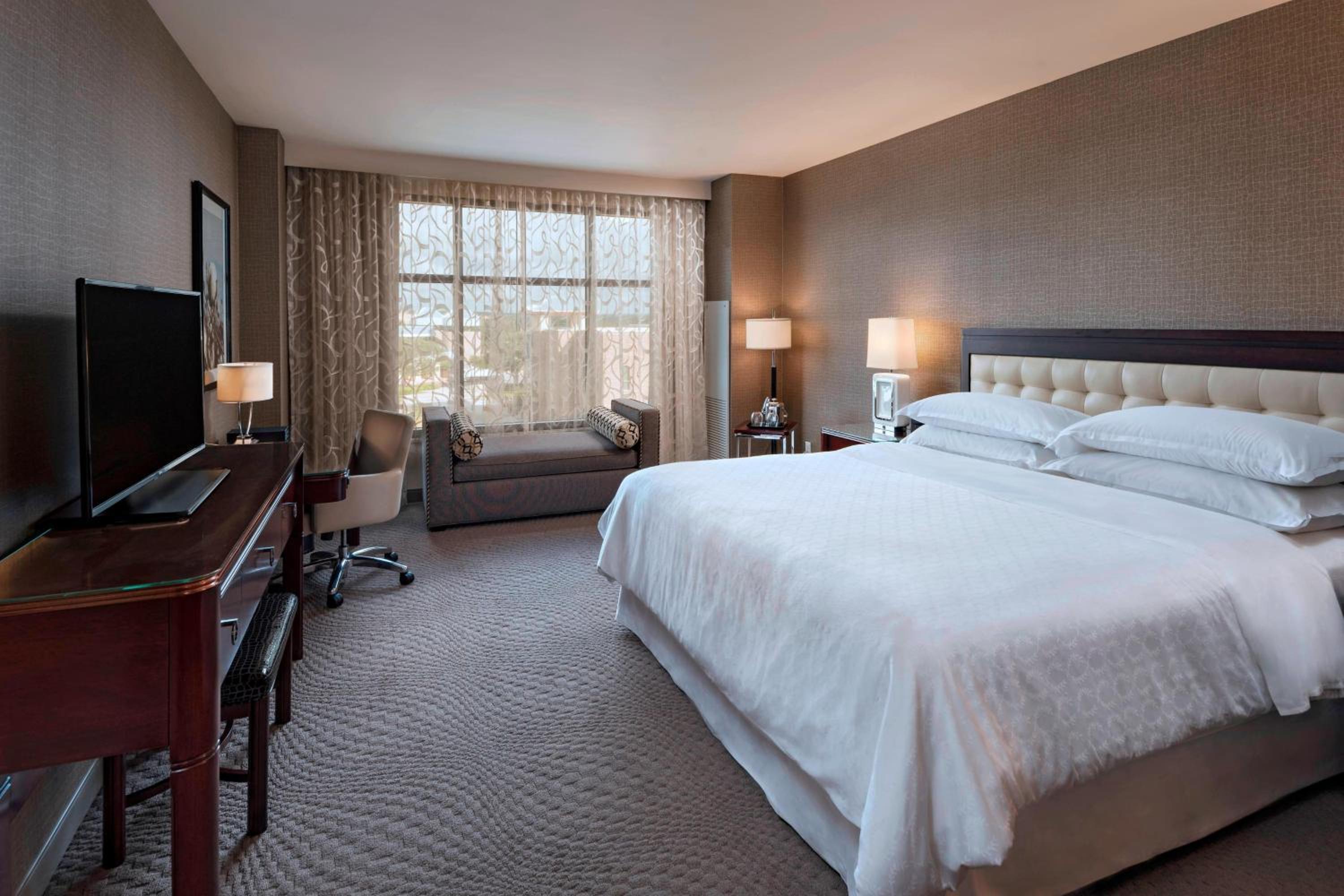 Guest Room, King Bed, Club Lounge Access, High Floor