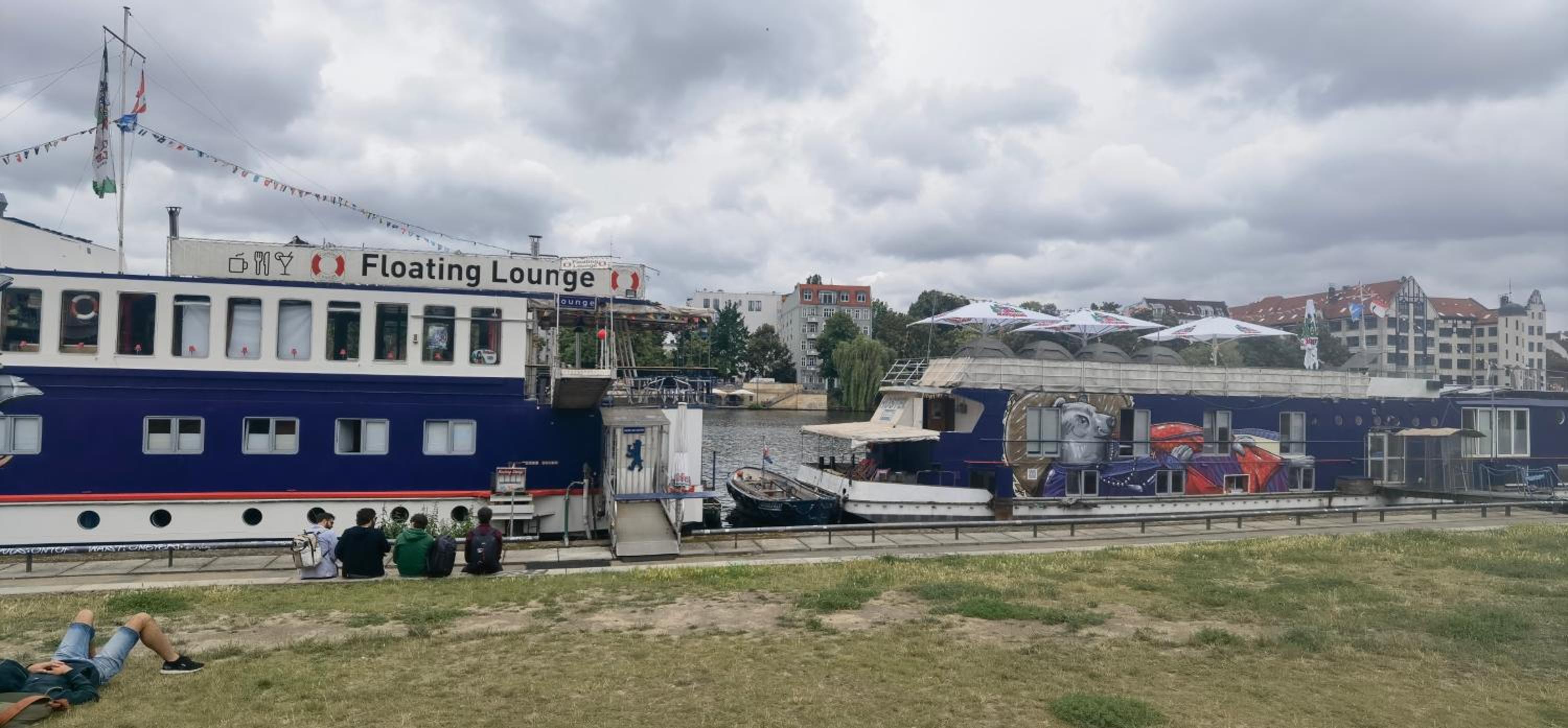 Eastern Comfort Hotel & Hostelboat 49/58