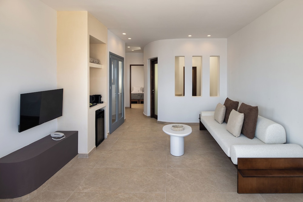 Aelia Luxury Suites 19/50
