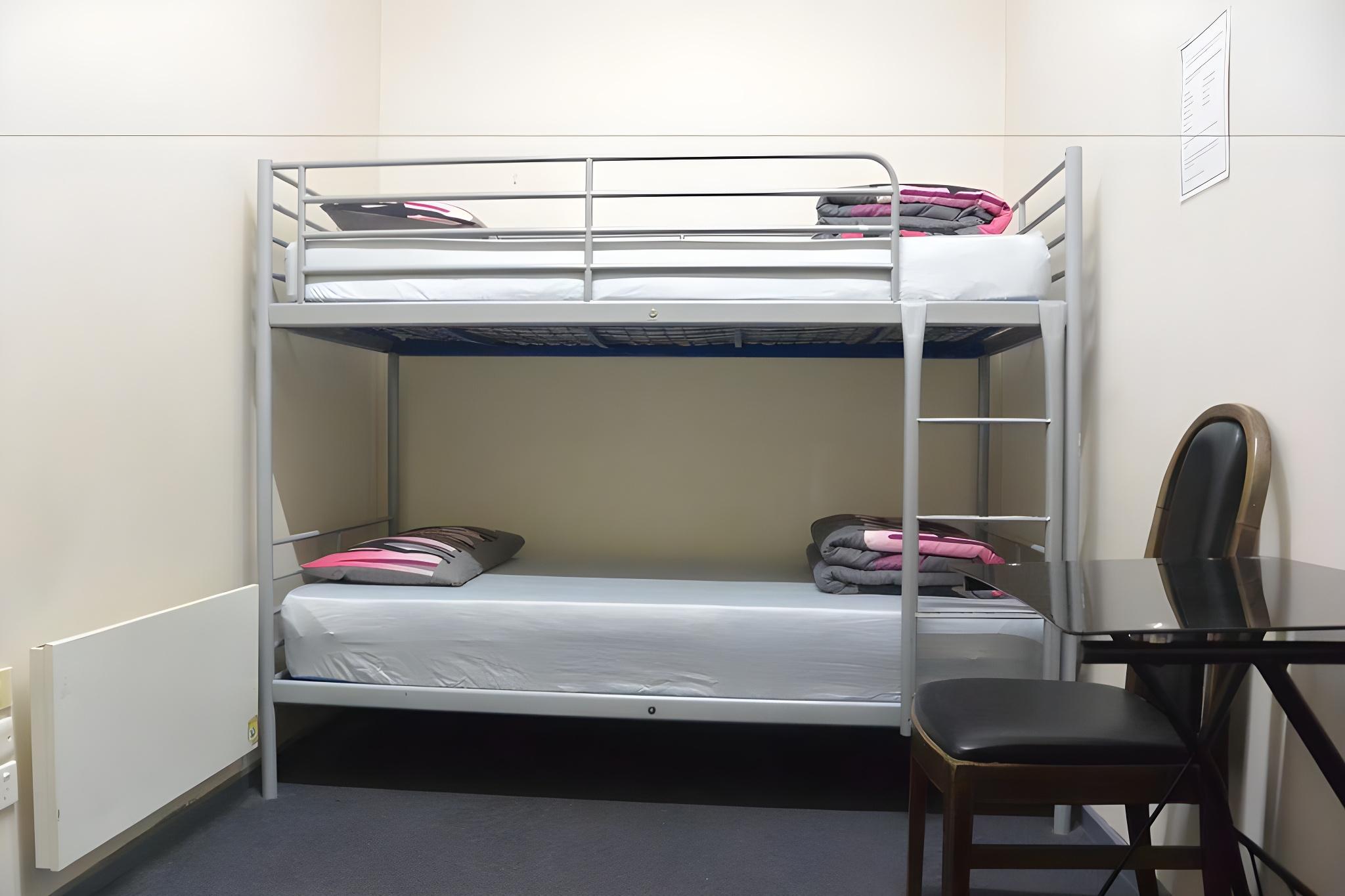 BUDGET, TWIN BEDS