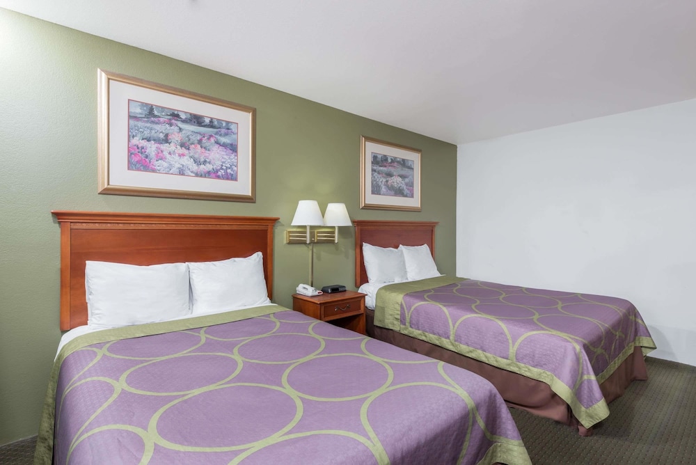 Super 8 by Wyndham Pittsburgh/Monroeville 14/47