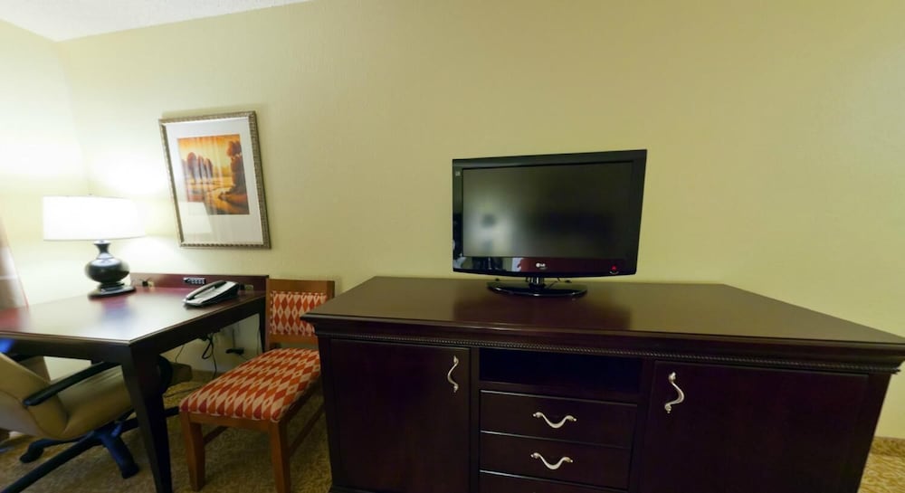 Country Inn & Suites by Radisson, Marion 56/64