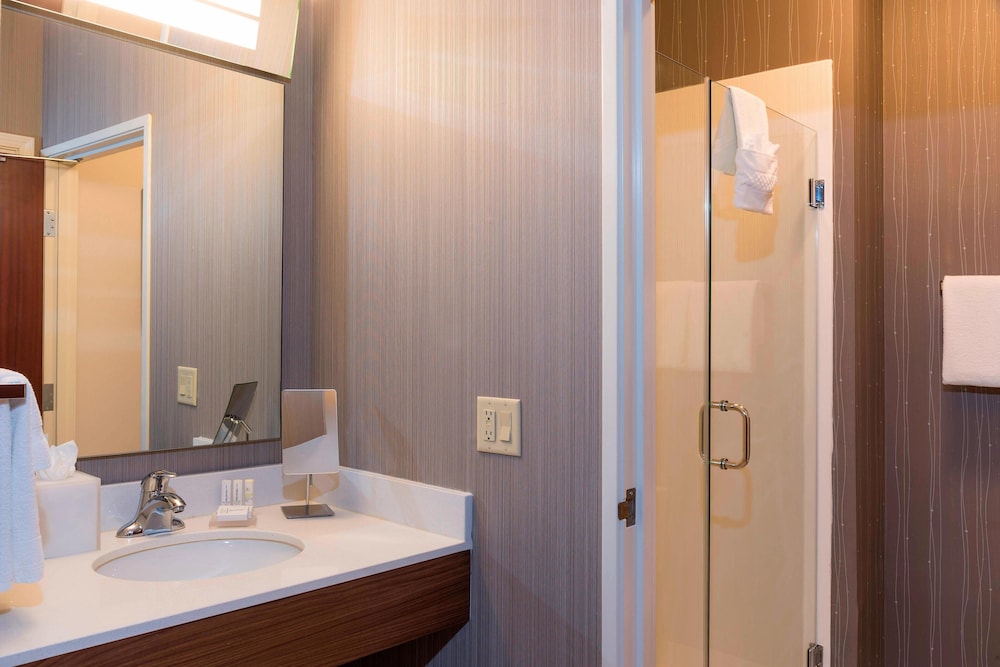 Courtyard By Marriott Traverse City 17/47