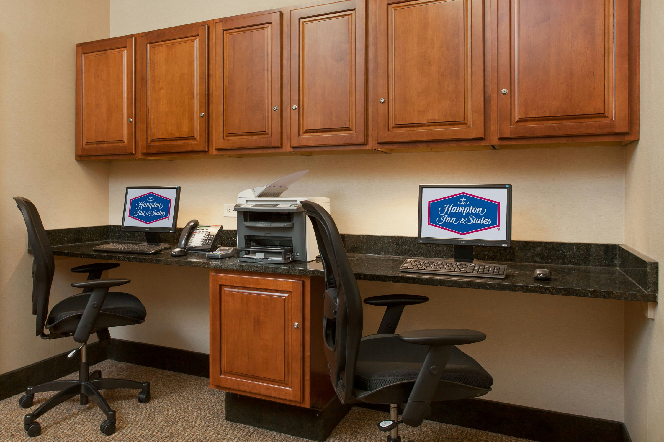 Hampton Inn Suites Addison 54/58