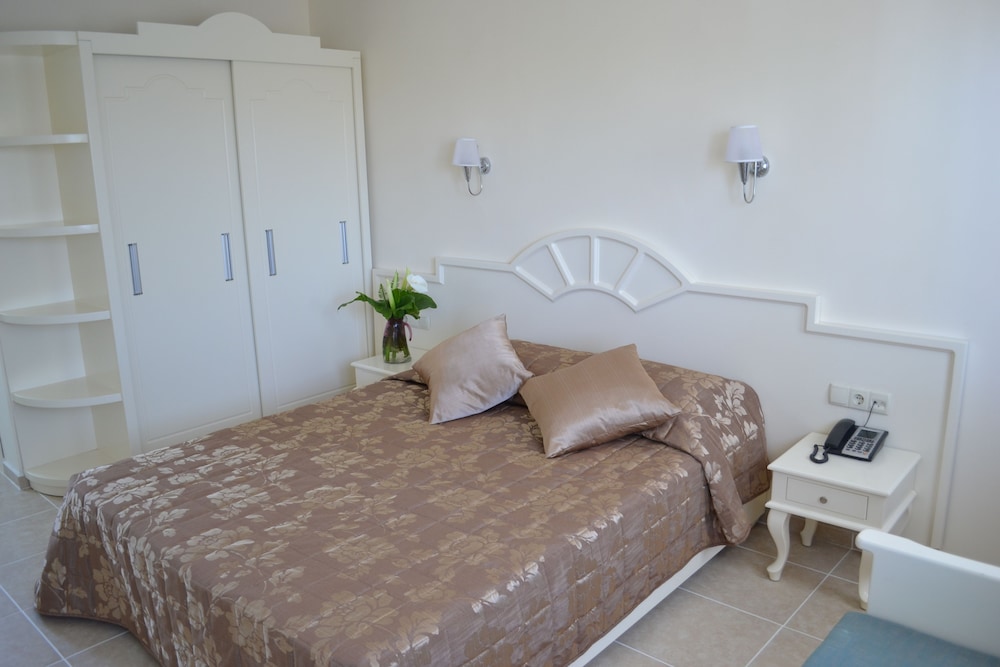 UNSAL HOTEL 24/45