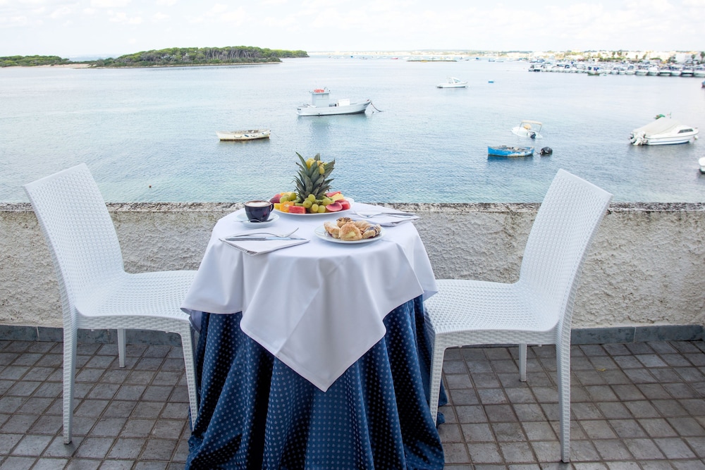 Isola Lo Scoglio Hotel 25/40