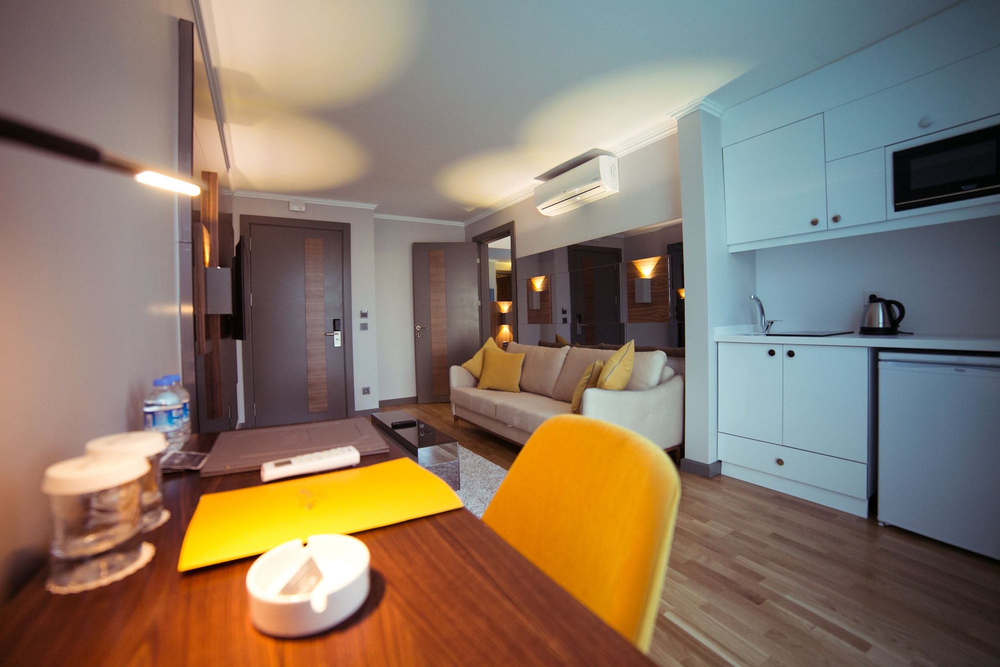 1 BEDROOM, TRADITIONAL, SUITE