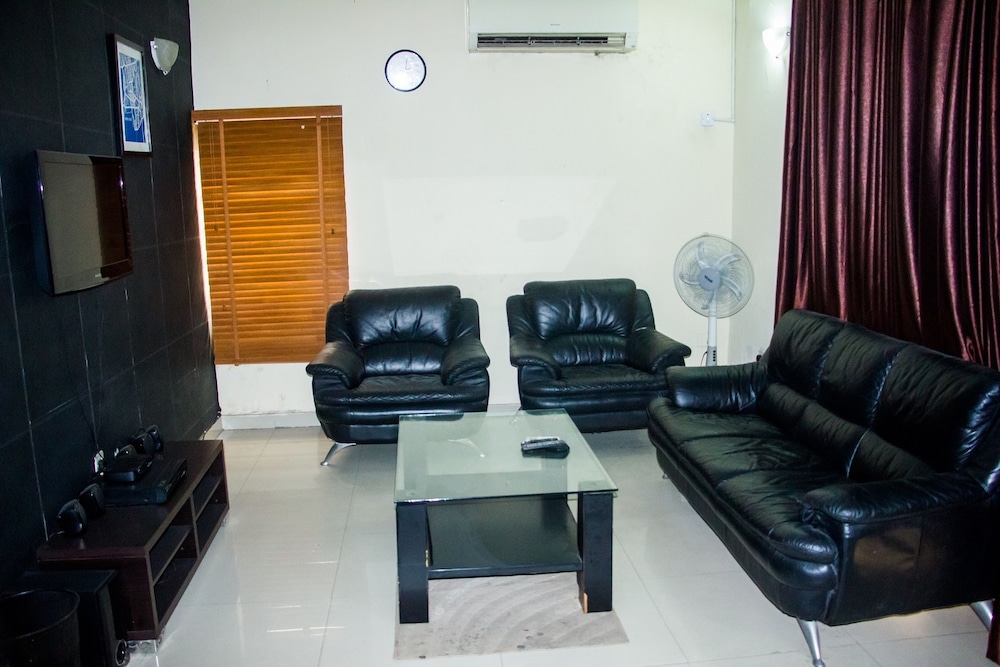 Sugarland Apartments Ikeja 11/18