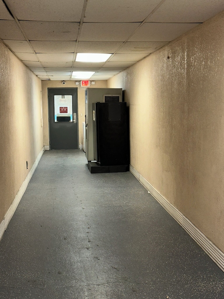 Americas Best Value Inn Corona 34/46