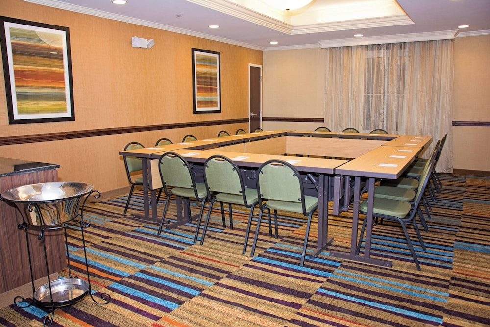 Fairfield Inn Suites Butler 41/50