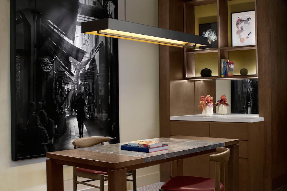 The Ritz-Carlton, Melbourne 1/48