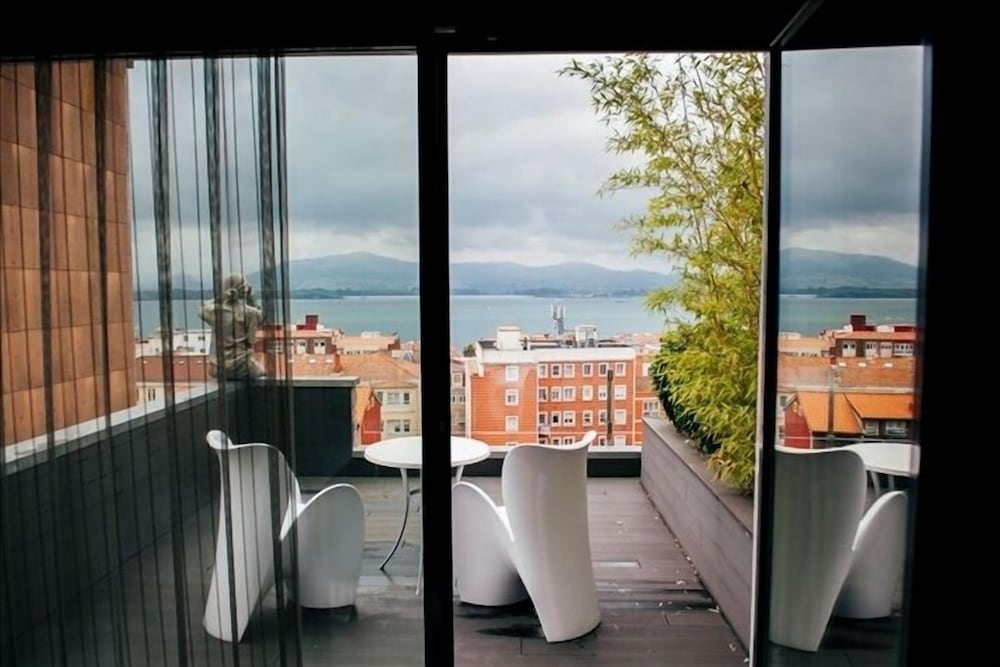 Hotel Art Santander 33/67