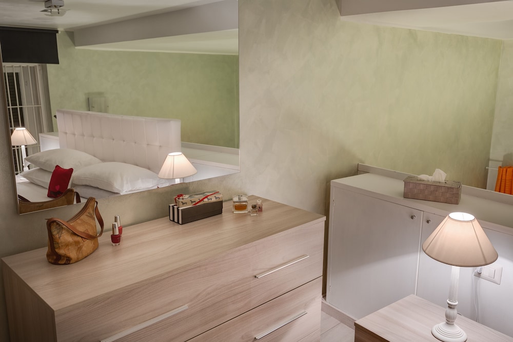 Tritone Top House 41/83