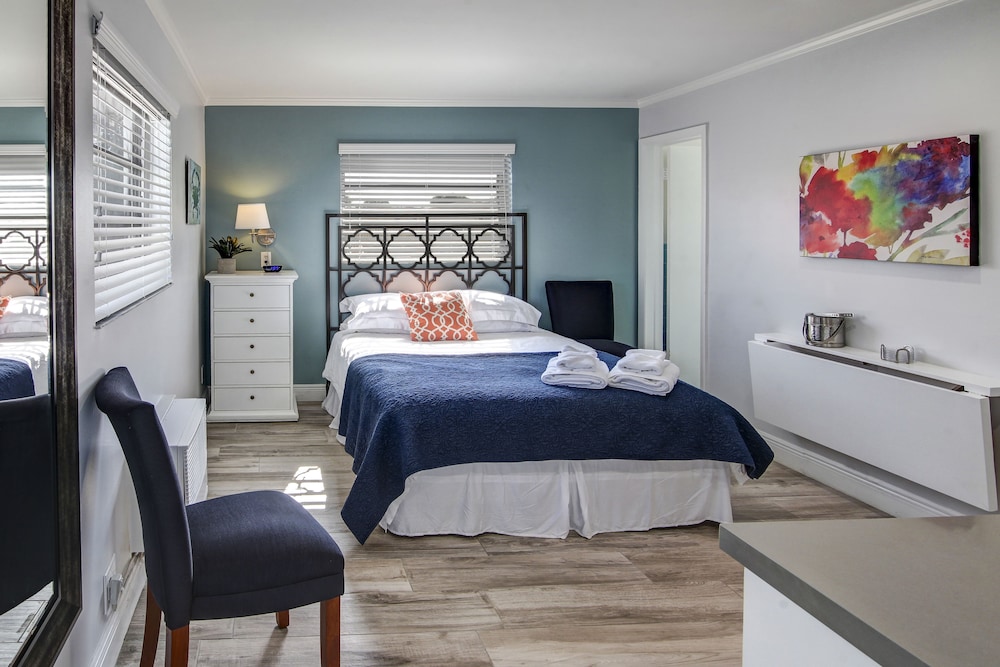 EFFICIENCY, SUITE, QUEEN BED