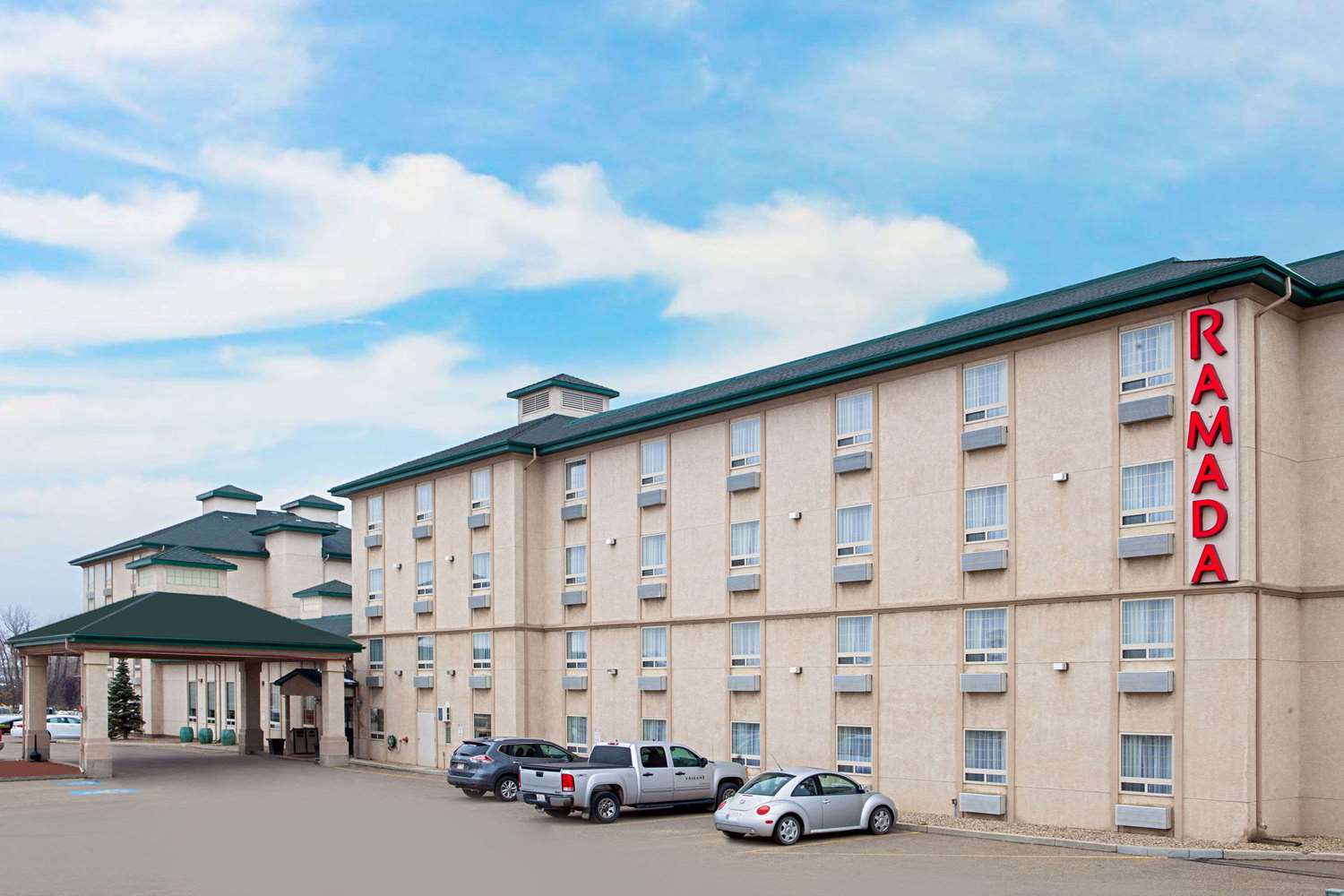 Ramada by Wyndham Red Deer Hotel & Suites 2/36