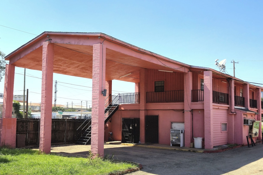Way Side Inn by Hotel O Dallas near Fair Park Downtown 9/30