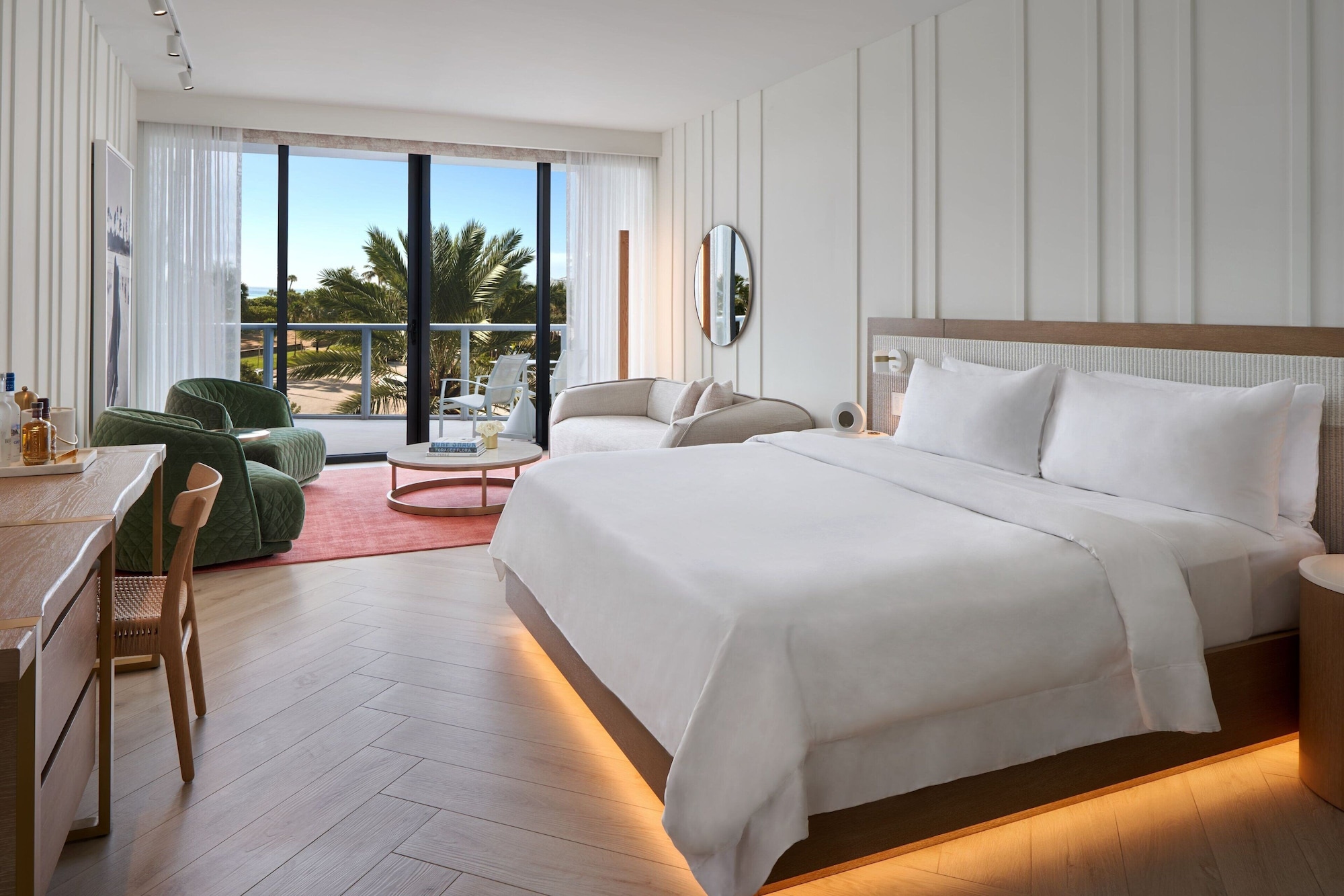 GUEST ROOM, KING BED, PARTIAL OCEAN VIEW, BALCONY