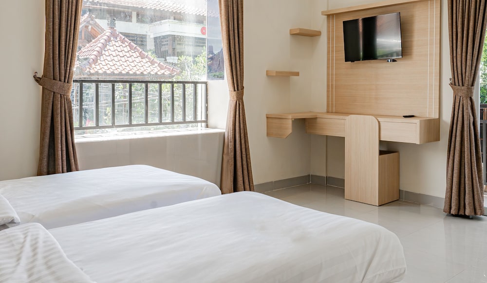 Super OYO 93765 Airport Kuta Bali Hotel 14/37