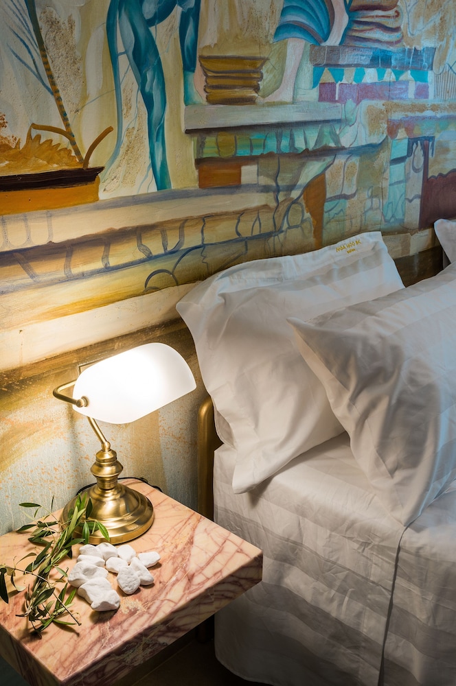 Leda Suites photo3