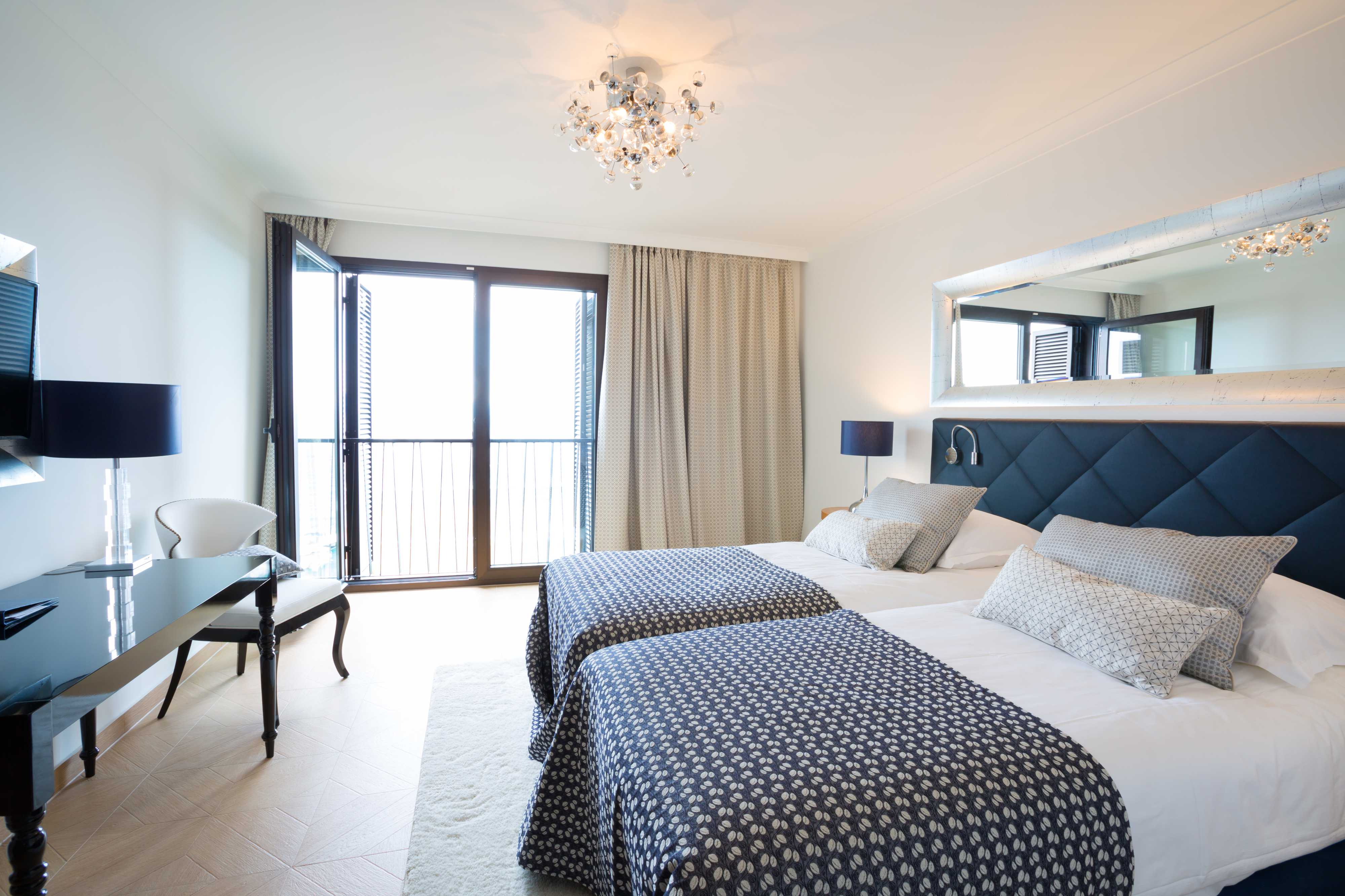 DELUXE, DOUBLE OR TWIN BED, SEA VIEW, FRENCH BALCONY