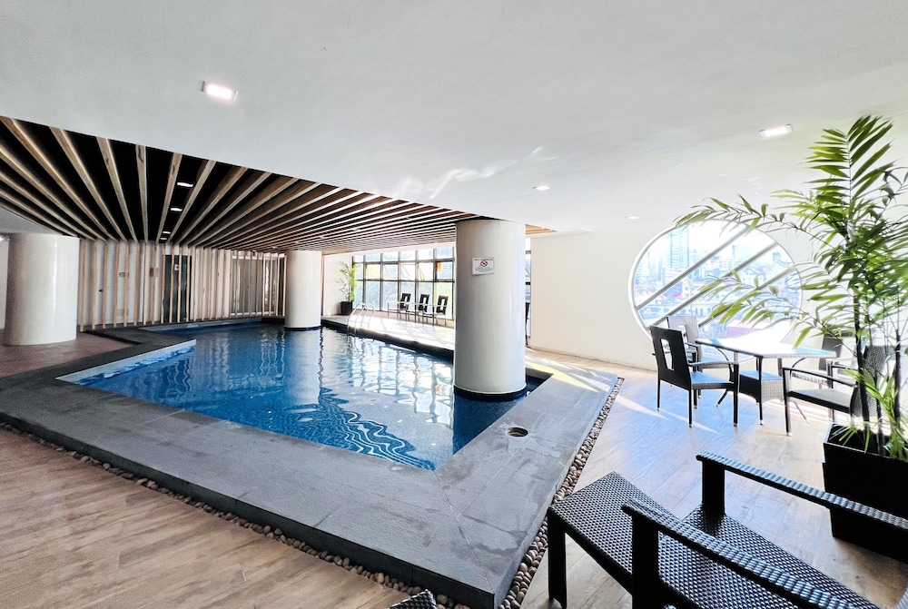 Sarrosa International Hotel And Residential Suites 30/50