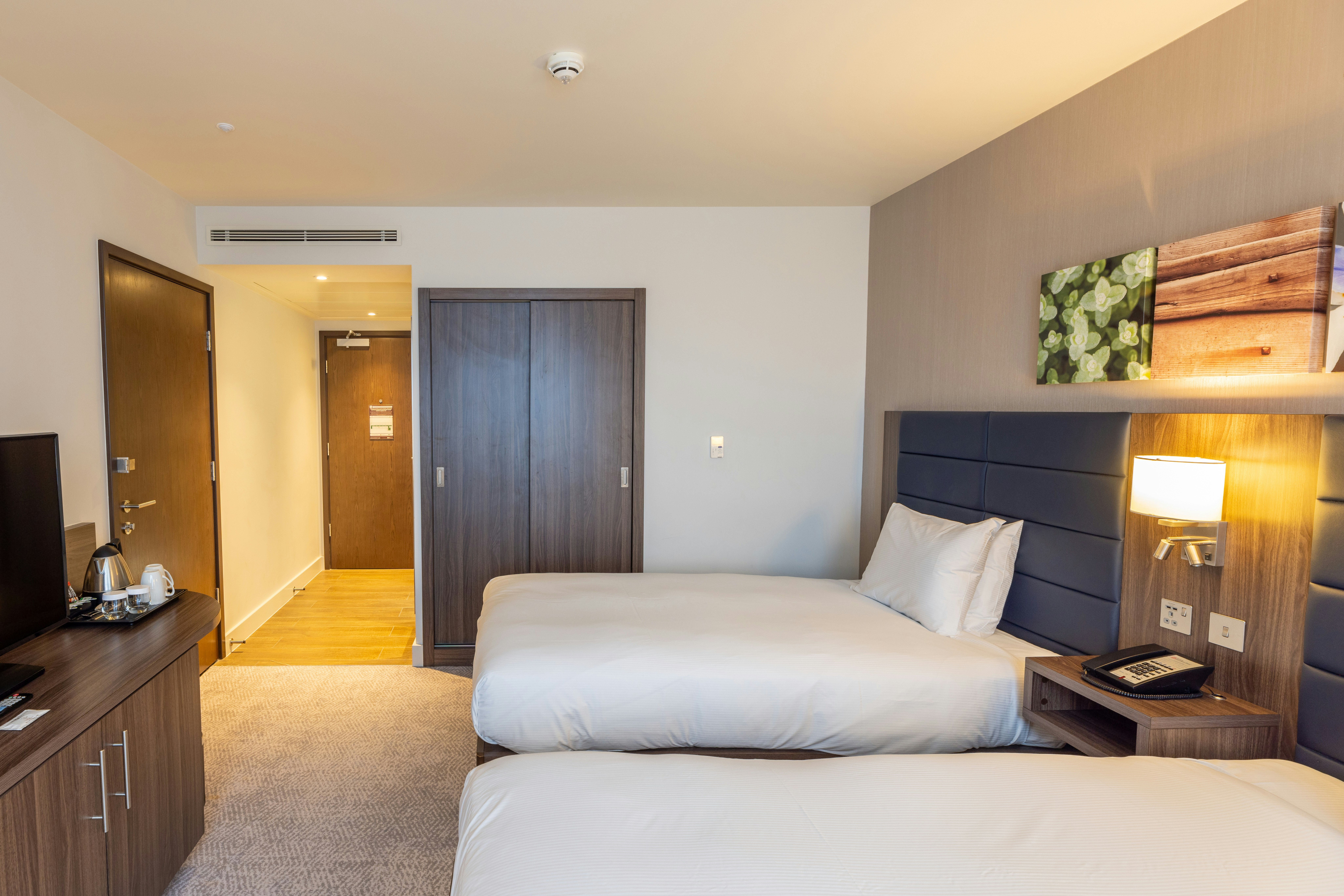 DELUXE, TWIN BEDS, HIGH FLOOR