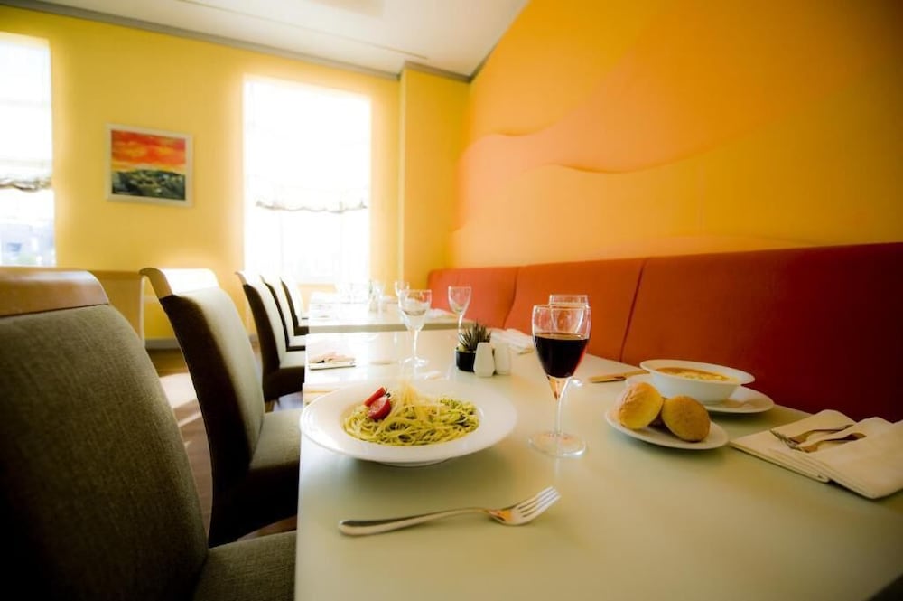 Wow Airport Hotel 45/50