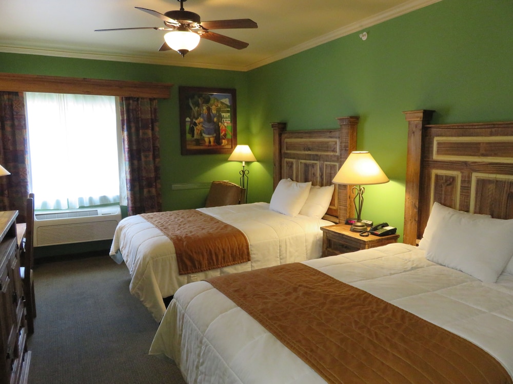 STANDARD, 2 QUEEN BEDS