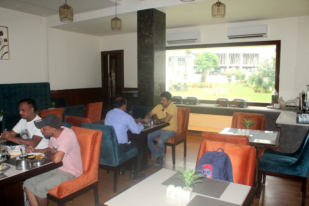 Hotel Ambica 30/40