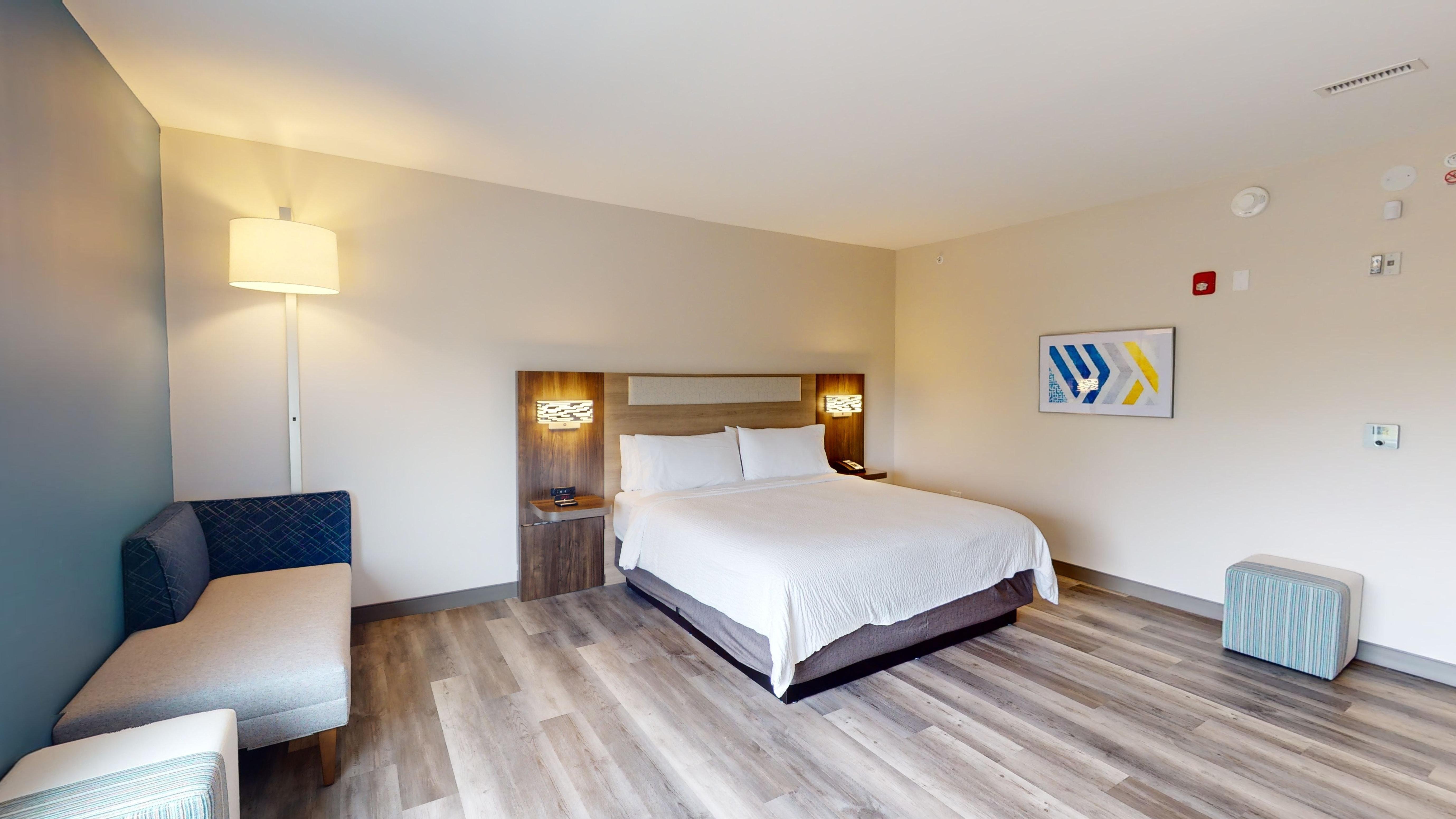 Holiday Inn Express & Suites Chicago Schaumburg, an IHG Hotel 16/50