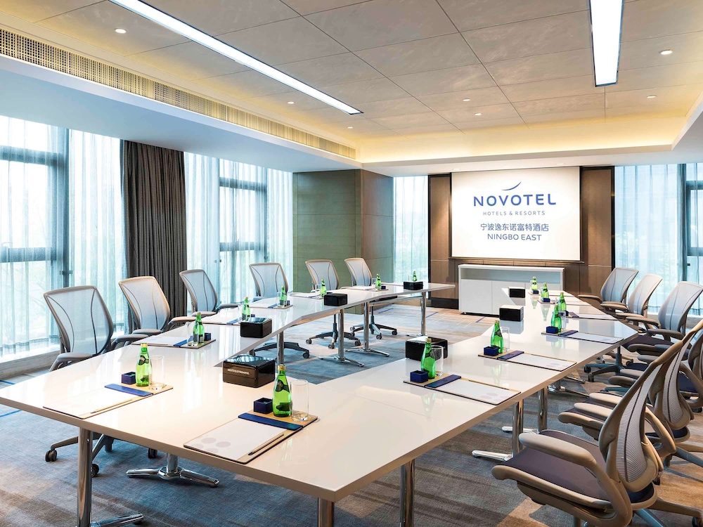 Novotel Ningbo East 61/76