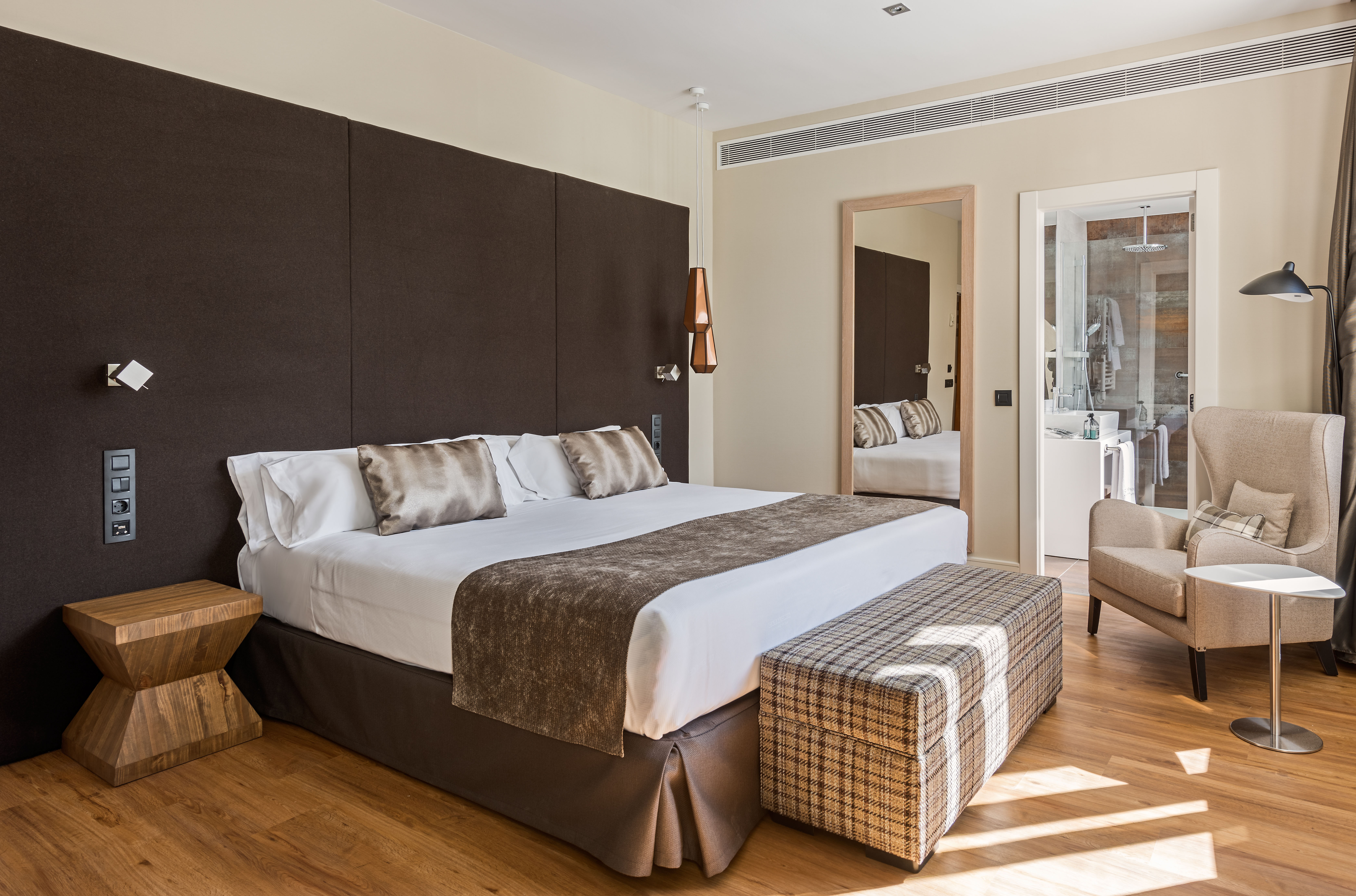Room, Single, Double Bed, Street View