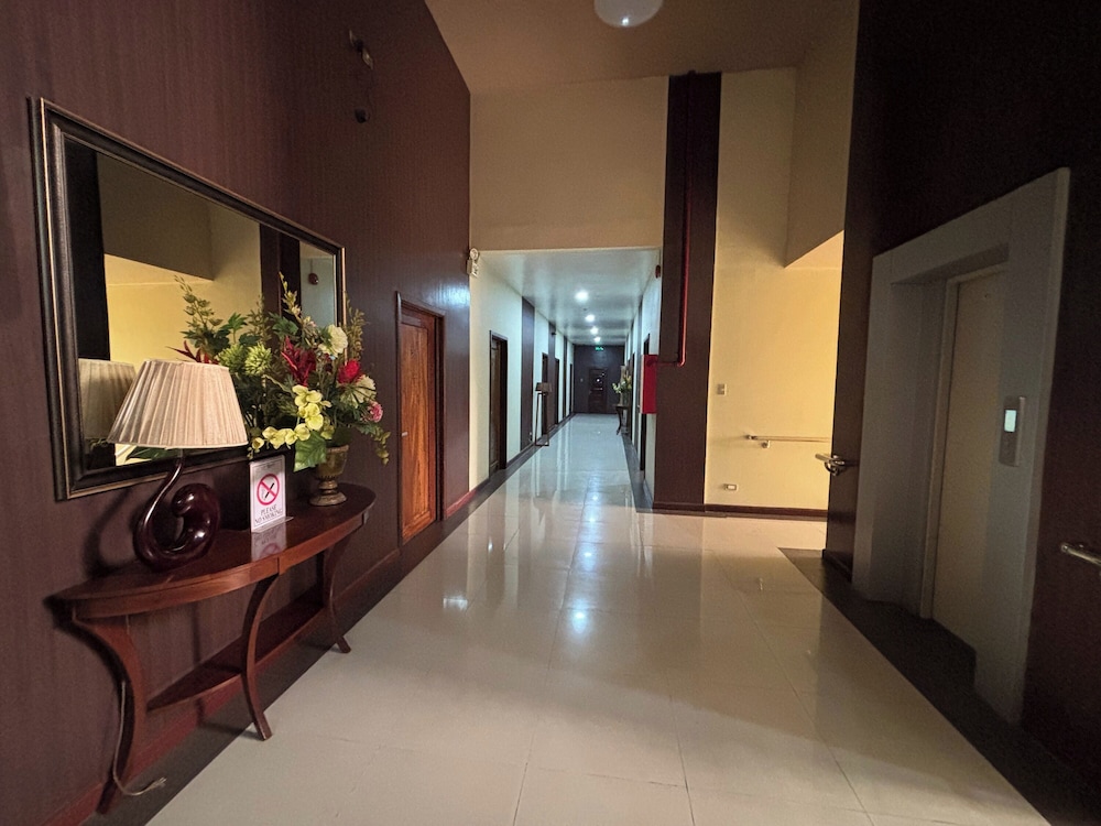 Uptown Condotel 13/73