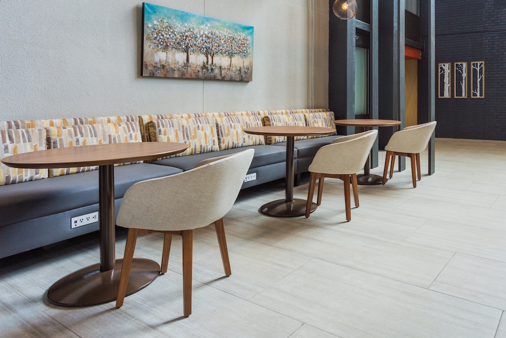 Holiday Inn Roanoke Airport-Conference CTR 42/60