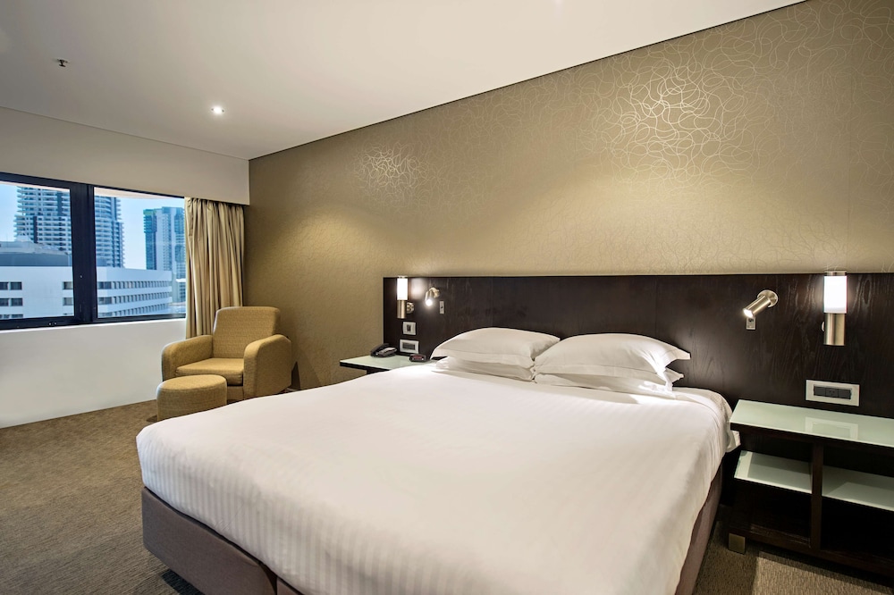 Hilton Darwin 17/55