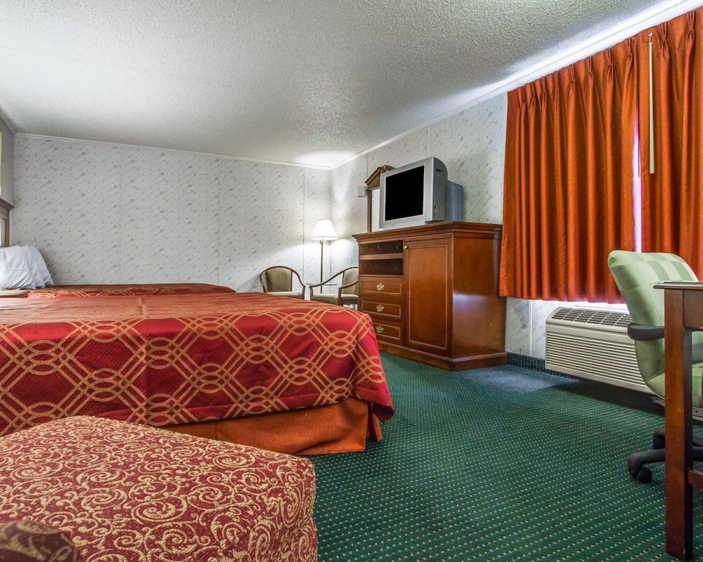 Rodeway Inn & Suites Brunswick Near Hwy 1 14/36