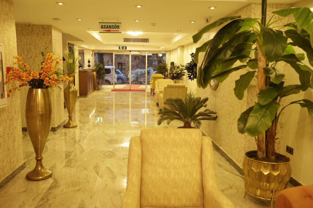 Can Deluxe Hotel 9/25