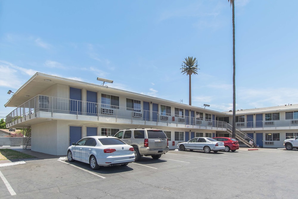 Motel6 Bakersfield, CA - Central 31/44