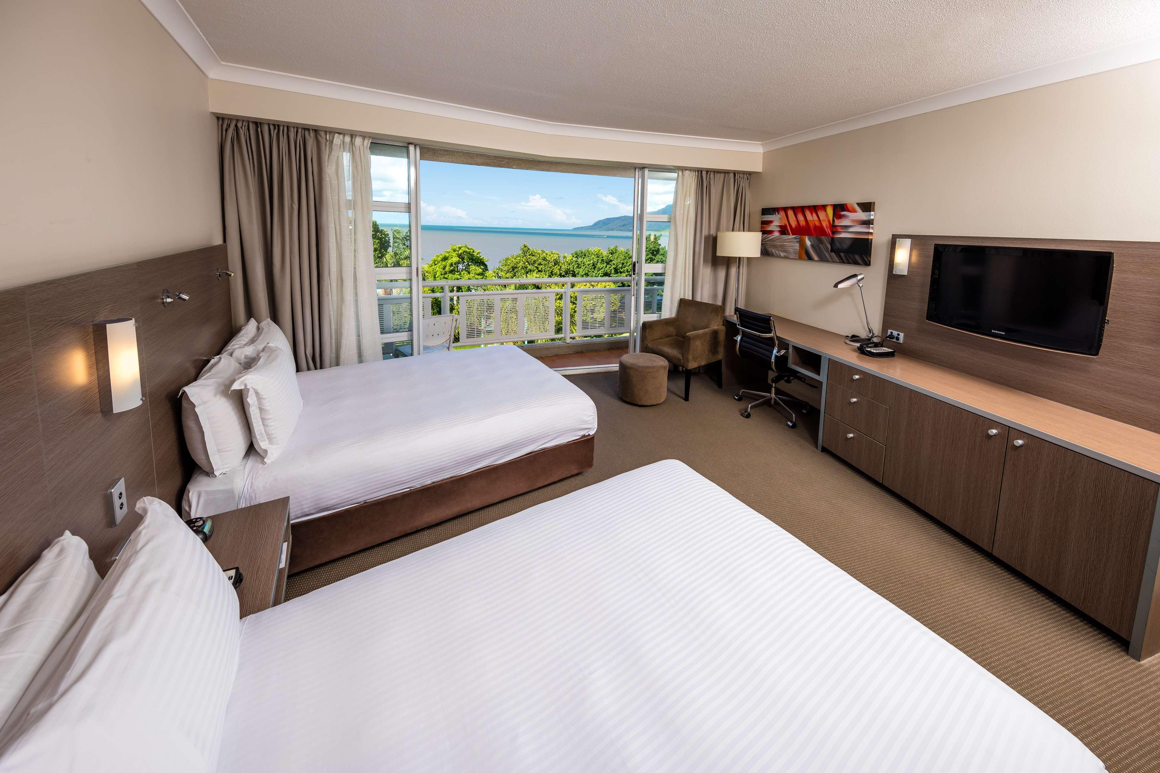 DELUXE, 2 DOUBLE BEDS, WATER VIEW, BALCONY