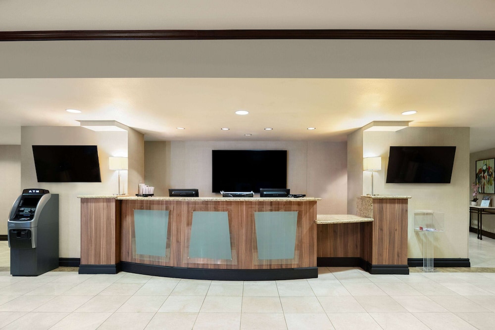 Hotel Marguerite Anaheim/Garden Grove, Trademark Collection 42/50