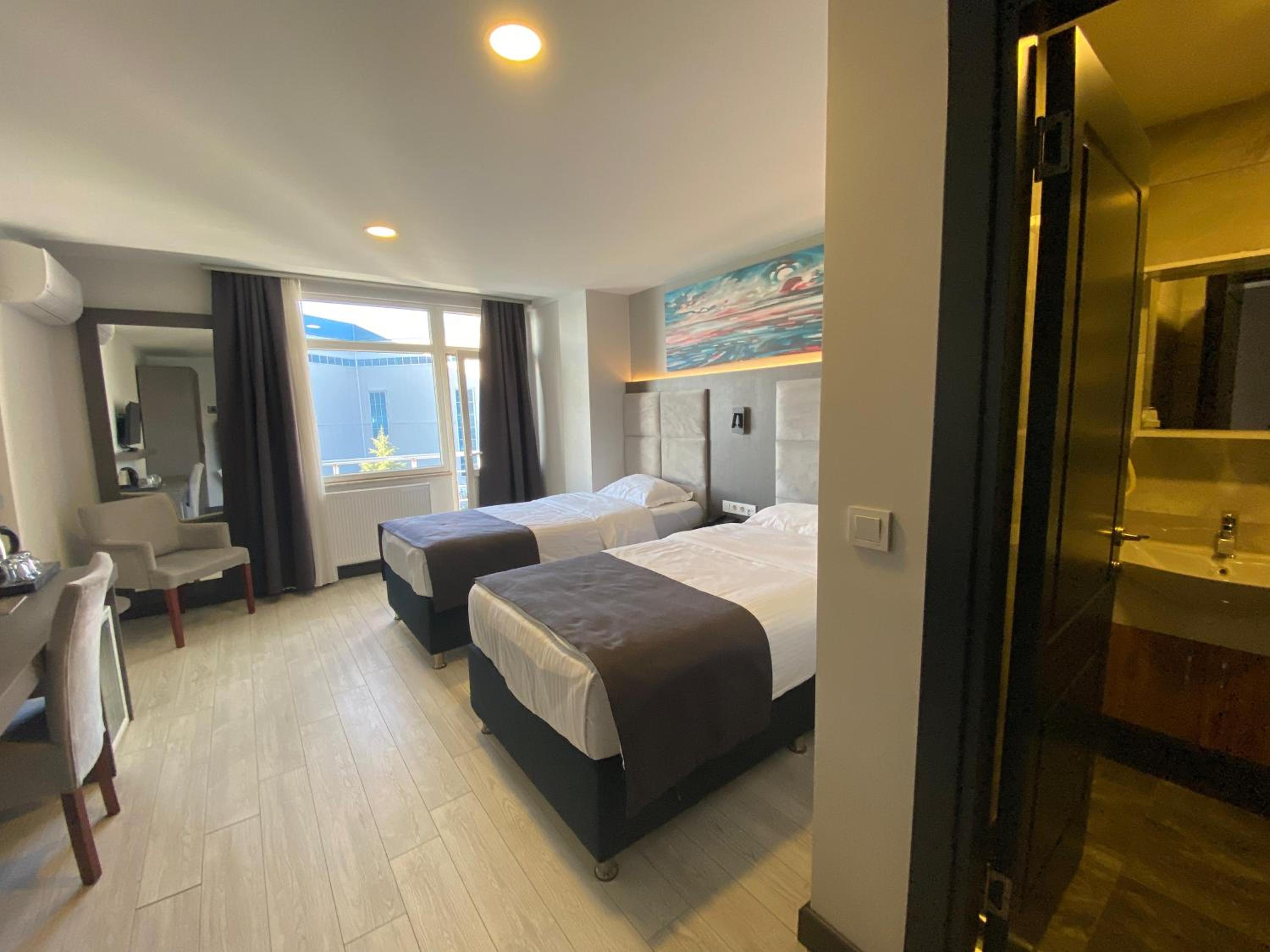 Deluxe, Double or Twin Bed, Sea View