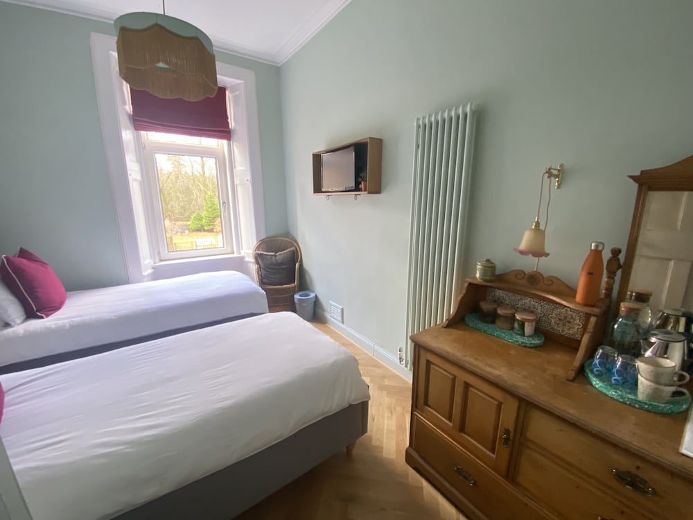 Room, Twin Beds, Shared Bathroom