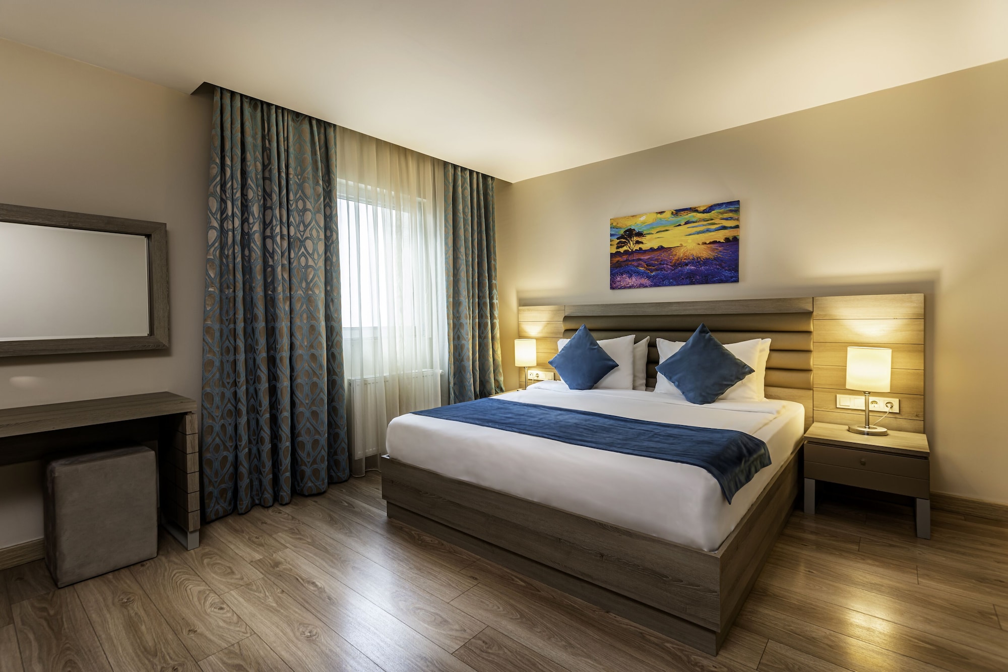 DELUXE, SUITE