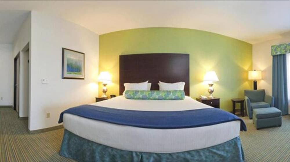 Holiday Inn Express Suites Graham 18/50