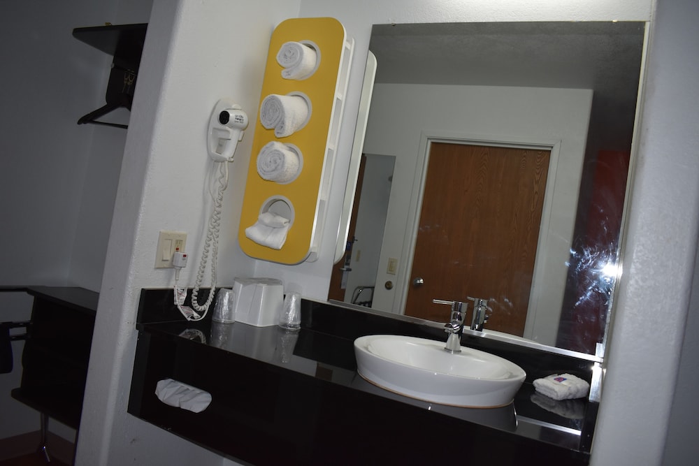 Americas Best Value Inn Apache Junction 54/56