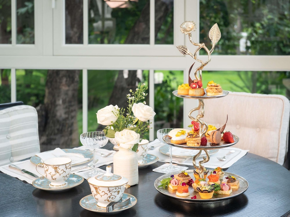 Sofitel Phnom Penh Phokeethra Hotel 56/76