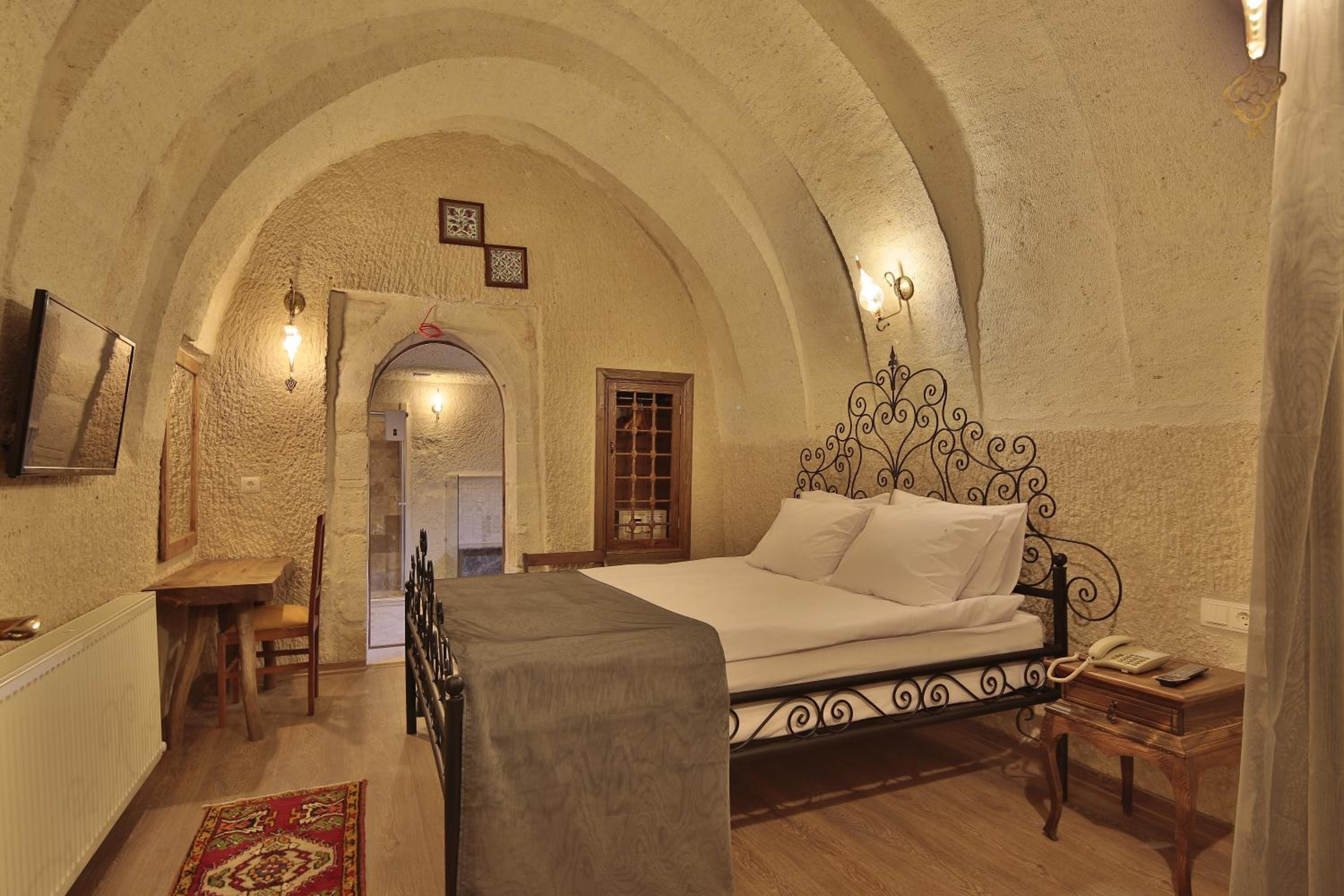 Cave, Suite