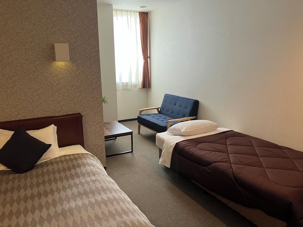 ROOM, TRIPLE